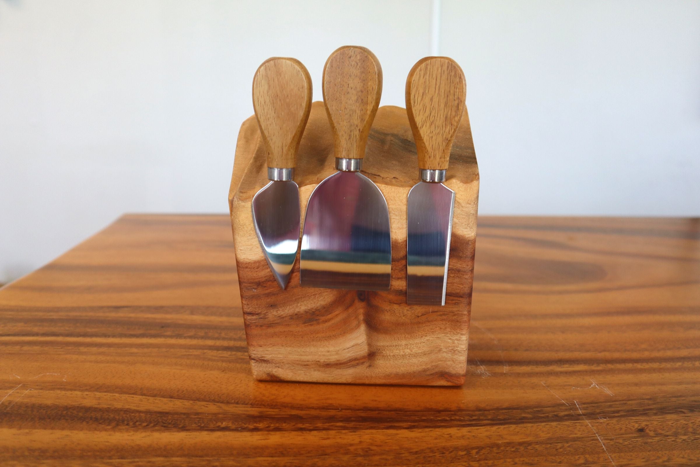 Camphor Wood Magnetic Knife Holder & Acacia Knife Set – Wood-2Art