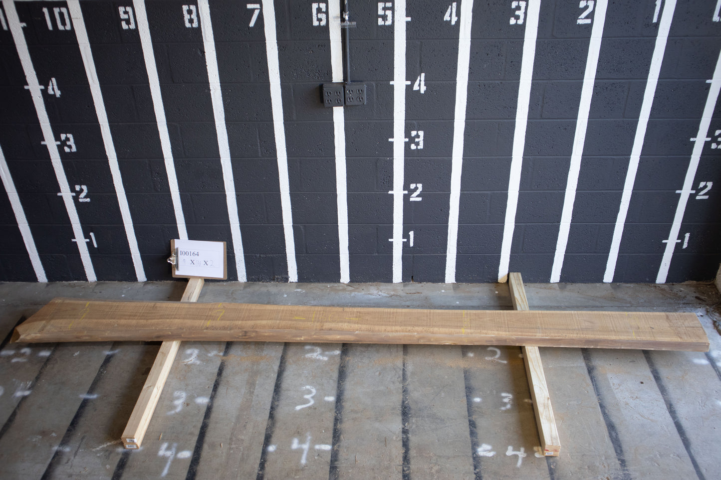 Laurel <br> 136" x 9" x 2" <br> I00164