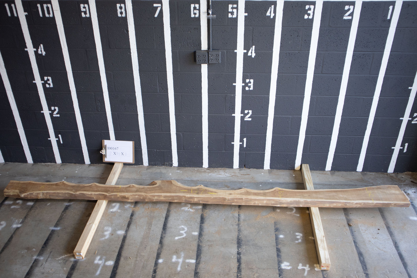 Laurel <br> 137" x 7" x 2" <br> I00167