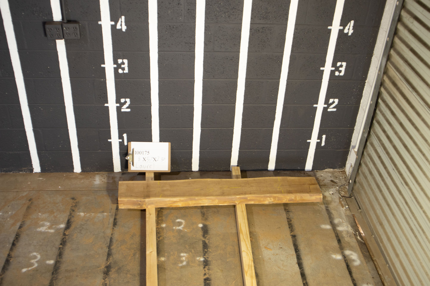 Laurel <br> 57" x 8" x 2.50" <br> I00175