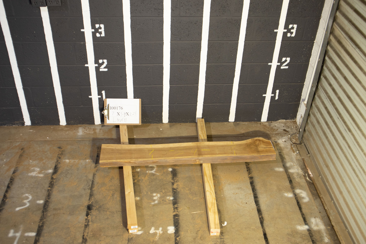 Laurel <br> 54" x 7" x 2.25" <br> I00176