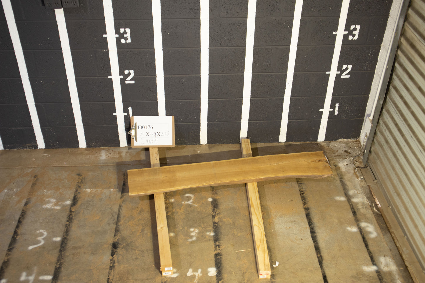 Laurel <br> 54" x 7" x 2.25" <br> I00176