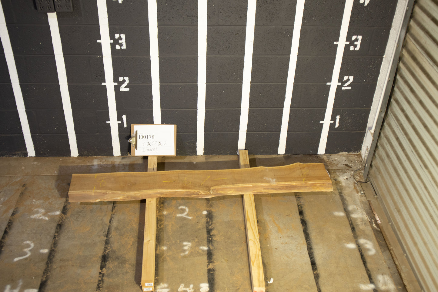 Laurel <br> 67" x 8" x 2" <br> I00178