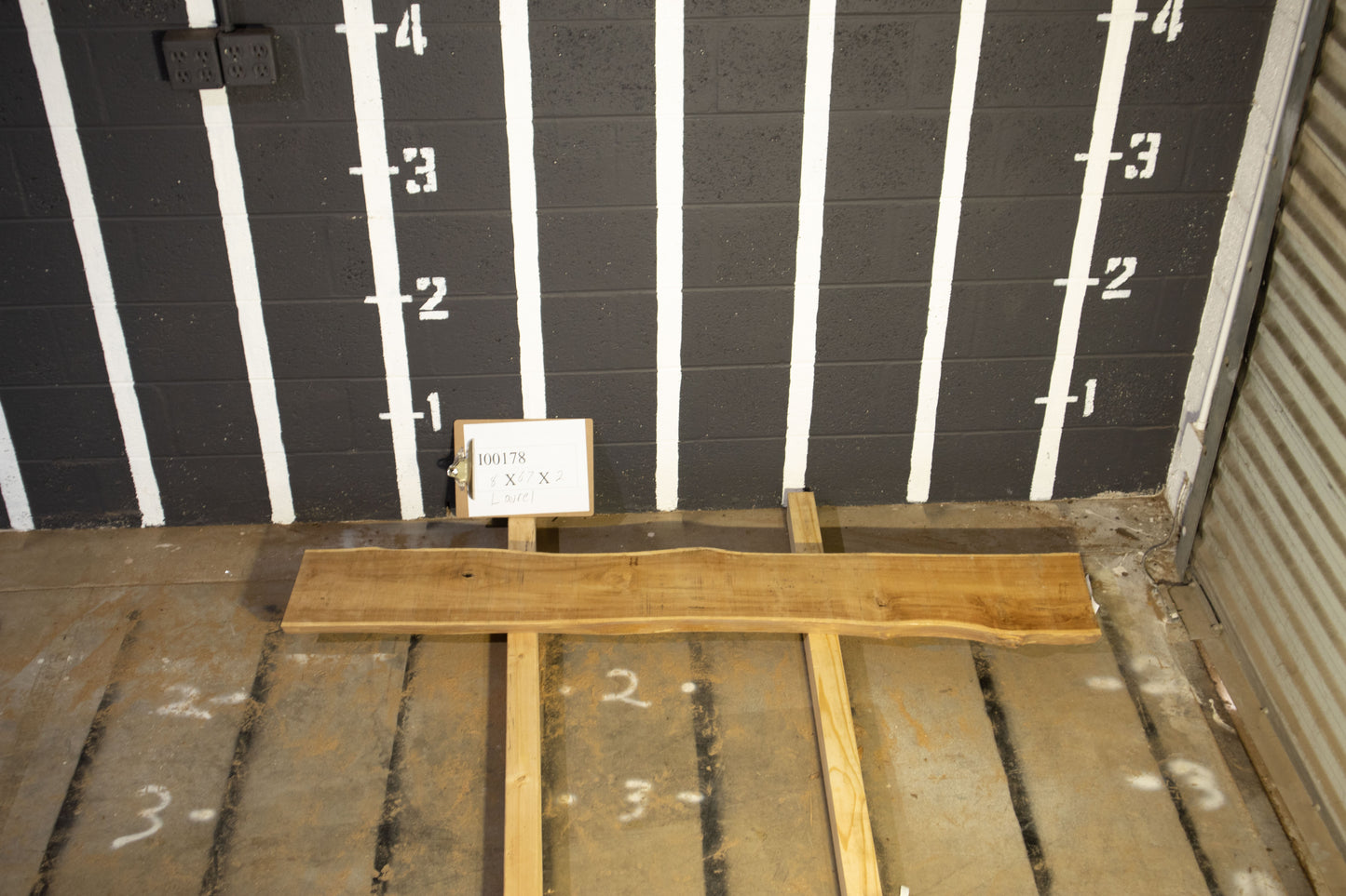 Laurel <br> 67" x 8" x 2" <br> I00178