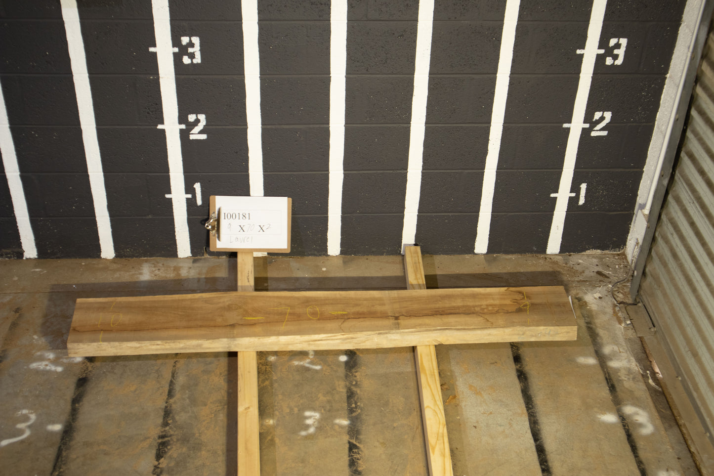 Laurel <br> 70" x 9" x 2" <br> I00181