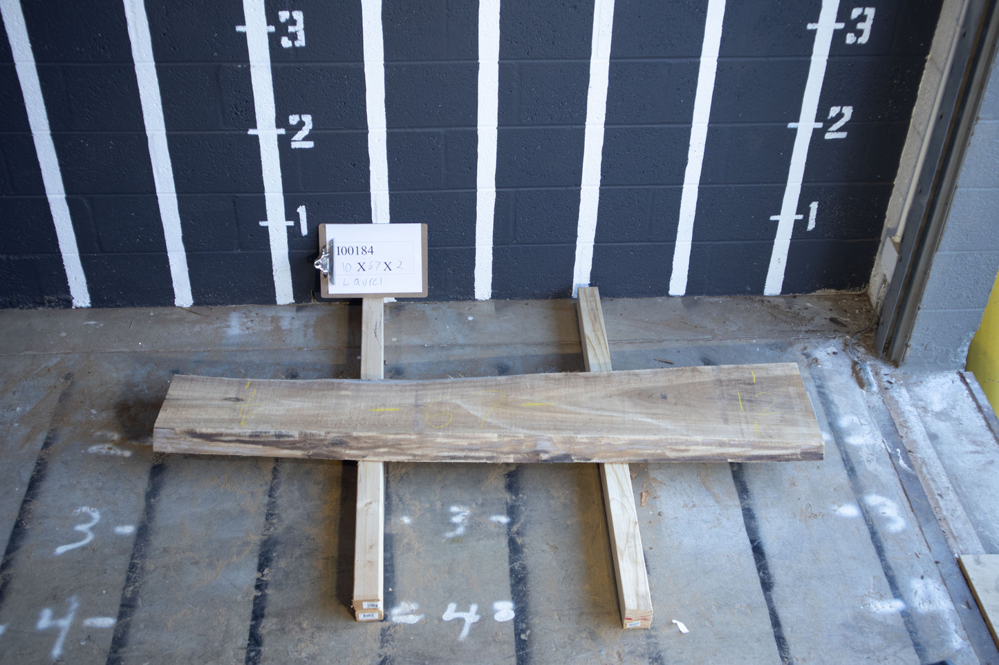 Laurel <br> 67" x 10" x 2" <br> I00184