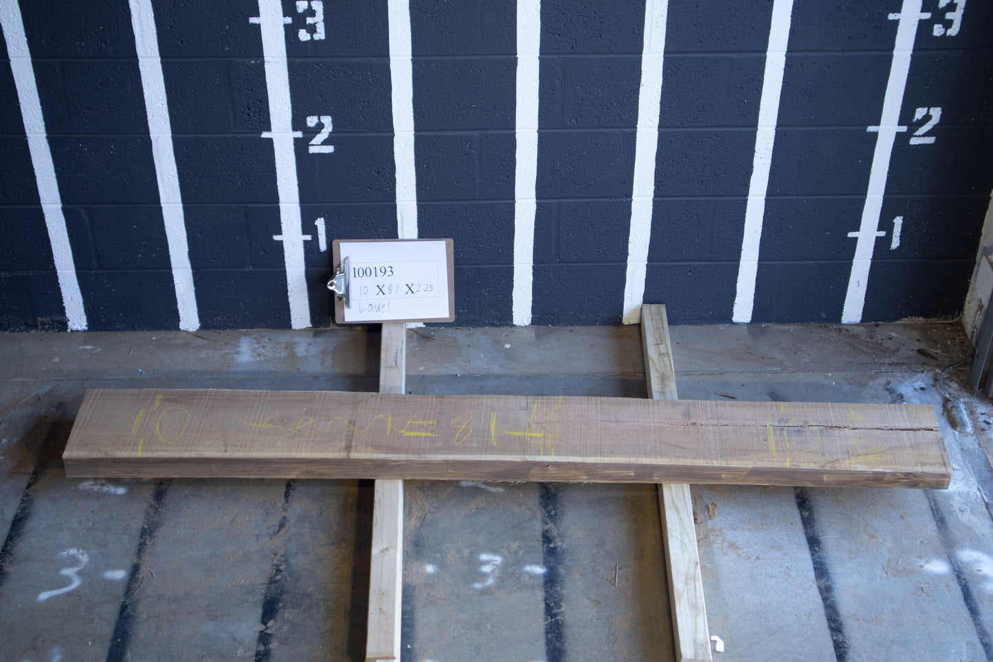 Laurel <br> 81" x 10" x 2.25" <br> I00193