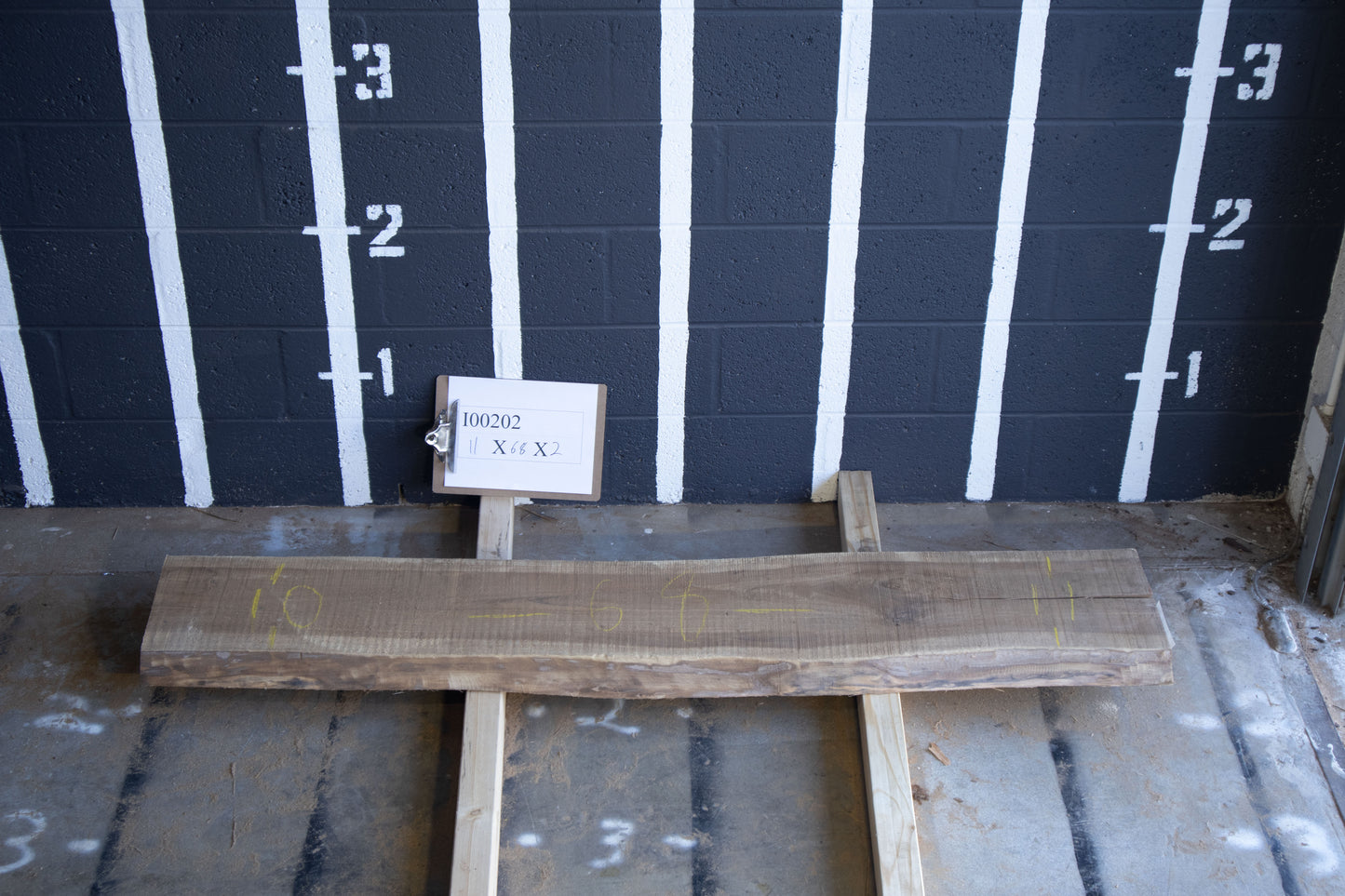 Laurel <br> 68" x 11" x 2" <br> I00202