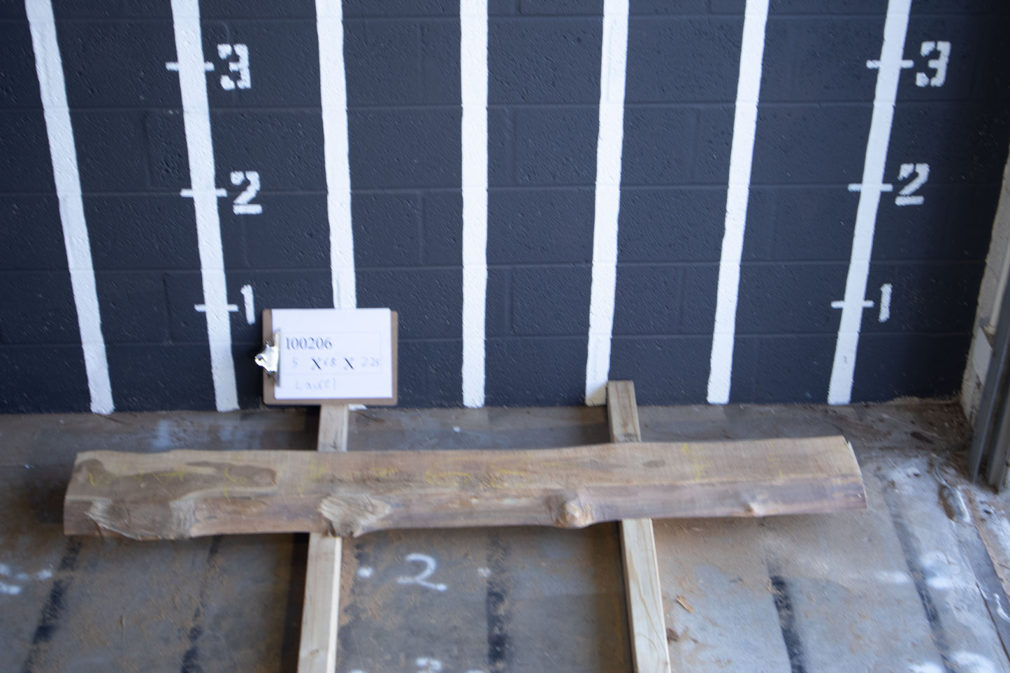 Laurel <br> 68" x 5" x 2.25" <br> I00206