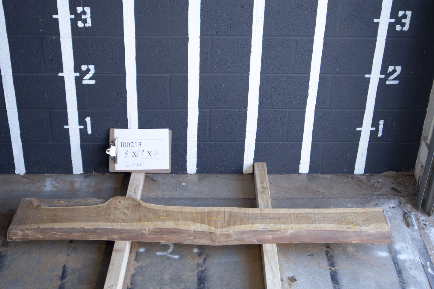 Laurel <br> 69" x 8" x 2" <br> I00213