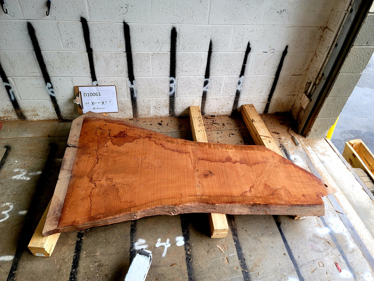 10/4 Mahogany <br> 69" x 20-39" x 2.5" <br> D10061