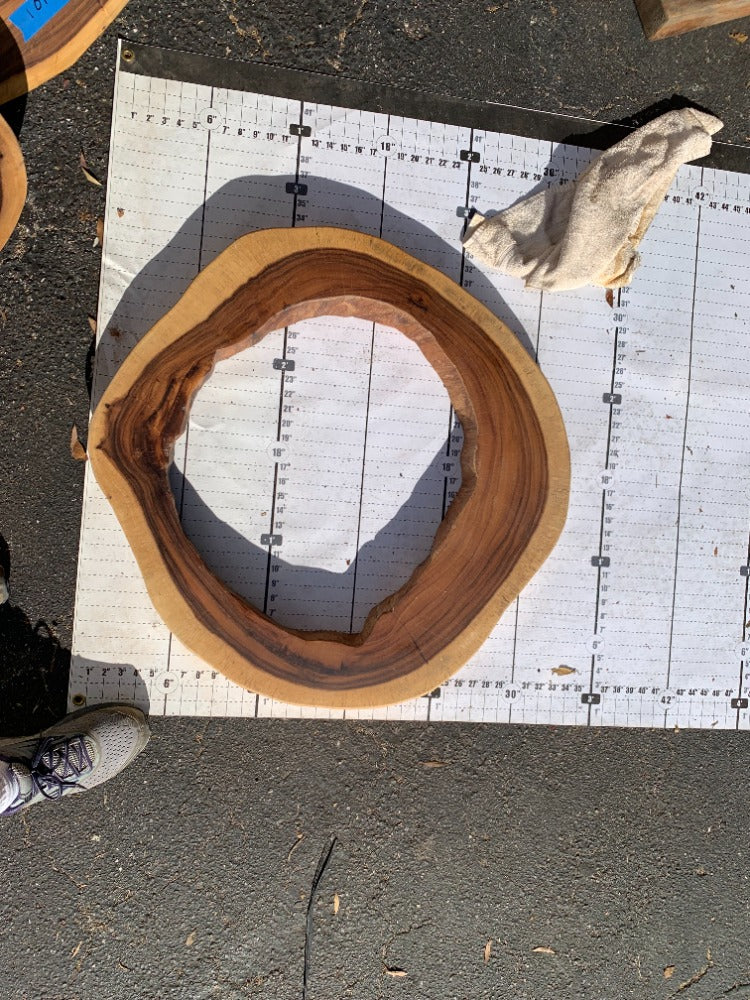 12/4 Acacia <br> 31" x 31" x 3" <br> Round <br> D11106