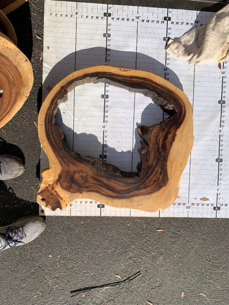 12/4 Acacia <br> 30" x 29" x 3" <br> Round <br> D11108